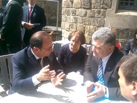 Порошенко и Олланд обсудили шаги по деэскалации ситуации на Донбассе