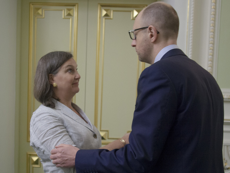 Яценюк и Нуланд обсудили вопросы преодоления российской агрессии