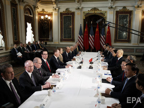 Bloomberg: Торговельна війна США та Китаю завершиться не раніше, ніж у квітні