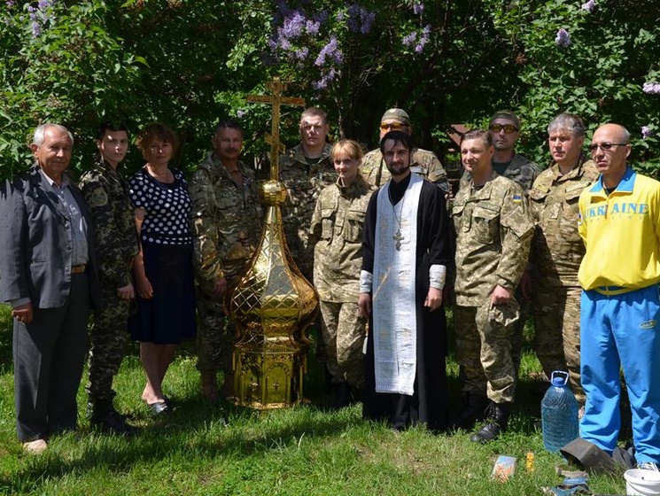 Пресс-центр АТО: Бойцы "Айдара" установили купол и крест на церковь в Старобельске