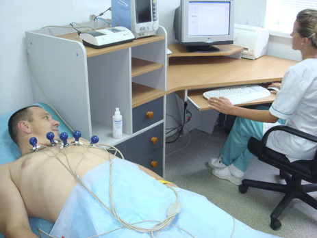 Сегодня возле КГГА можно бесплатно сделать кардиограмму и проконсультироваться у врача