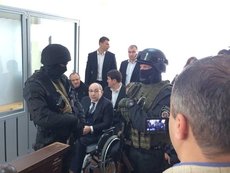 Антон Геращенко: Столкновения возле суда Полтавы могли быть организованы группой поддержки Кернеса