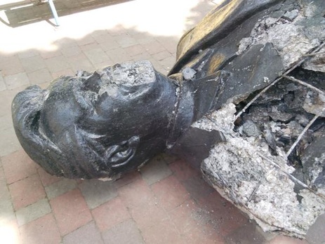 Памятник Сергею Кирову на площади Фейербаха в Харкове