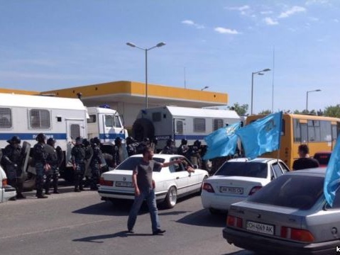В Крыму силовики задержали участников автопробега, посвященного Дню памяти жертв депортации крымскотатарского народа