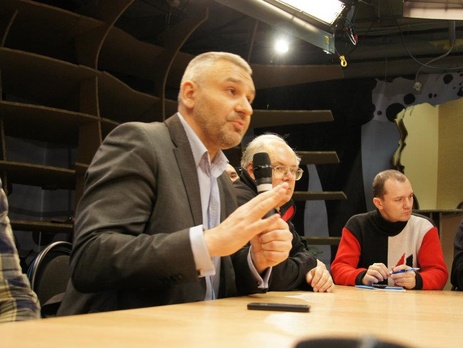 Фейгин: Уверен, что взятые в плен россияне по документам уже бывшие сотрудники ГРУ, которые приехали на Донбасс по своей инициативе