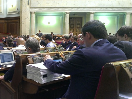 Кабмин просит Раду предоставить ему право моратория на выплаты внешних долгов