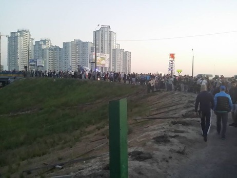 МВД: В Киеве митингующие перекрыли проспект Бажана с требованием отпустить задержанных во время столкновения активистов