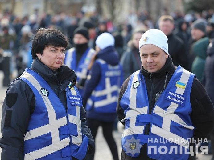 Мероприятия на Михайловской площади с участием Порошенко прошли без грубых нарушений порядка, задержаны два человека – полиция