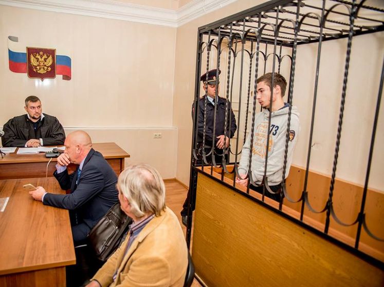 Батько Гриба розповів, що приїзд українського лікаря не вплинув на умови утримання сина в російському СІЗО