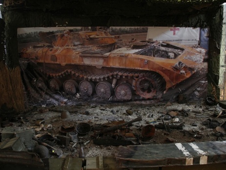 В Киеве открылась выставка, посвященная противостоянию во время аннексии Крыма и войне на Донбассе. Фоторепортаж