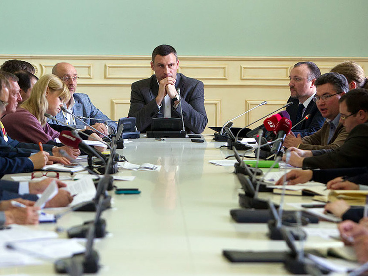 Кличко предложил отменить решение Киевсовета о выделении земельного участка на Осокорках застройщику