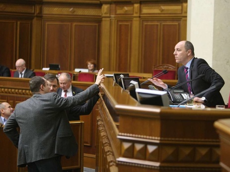 Рада намерена освободить от уплаты НДС, акциза и ввозных пошлин на импорт электромобилей