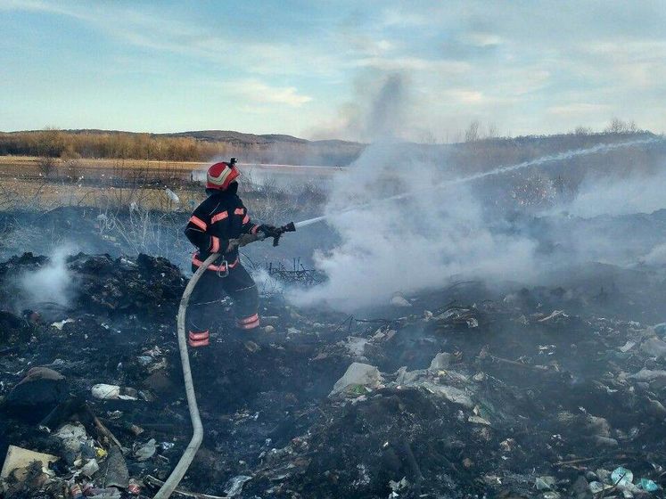 В Черновицкой области горела мусорная свалка
