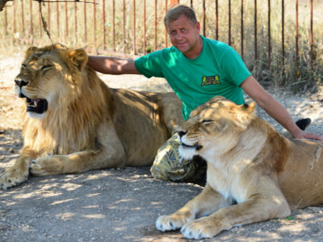 Крымский владелец зоопарков Зубков: Животных хотят усыпить, а зоопарки закрыть