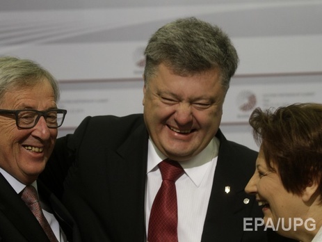 Президент Еврокомиссии Юнкер, президент Украины Порошенко и премьер Латвии Страуюма в Риге