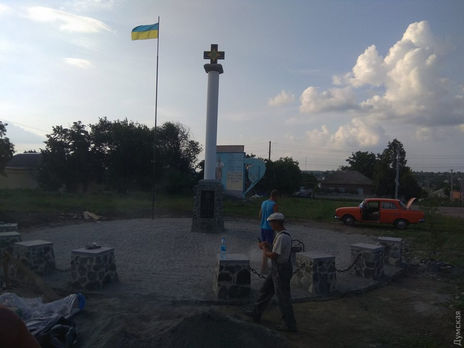 В Одеській області облили фарбою меморіал воїнам армії УНР – поліція