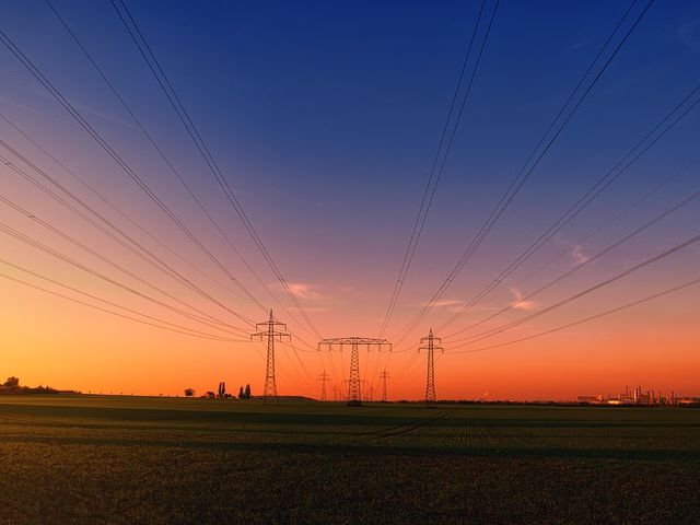 “Укринтерэнерго” с 1 апреля отключит от электроэнергии водоканалы и теплоцентрали