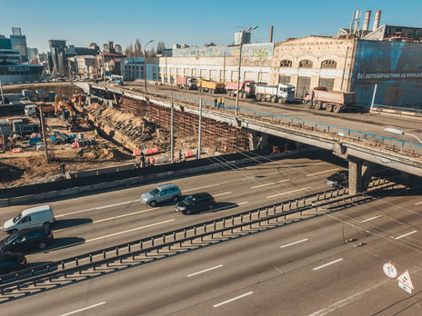 У Києві через реконструкцію Шулявського мосту виникли труднощі з проїздом транспорту. Відео