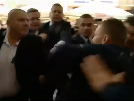 Во время избирательной кампании в Польше на Коморовского дважды пытались напасть