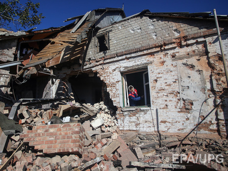 Москаль: Из-за обстрела в Станице Луганской сгорели два дома