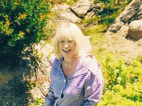 Пугачева в красном жакете позировала с Леонтьевым