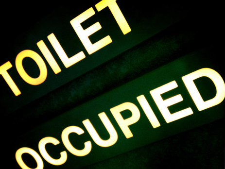 На борту самолета Москва–Санкт-Петербург пассажир попытался покончить жизнь самоубийством