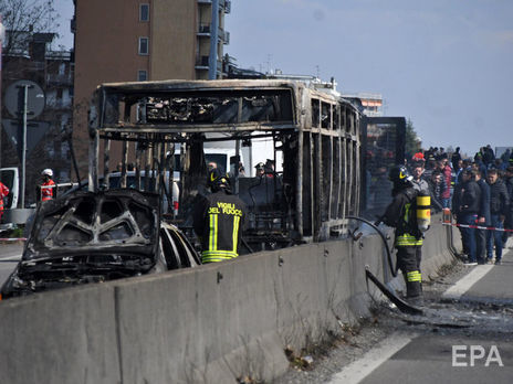 В Італії водій шкільного автобуса підпалив його разом із дітьми