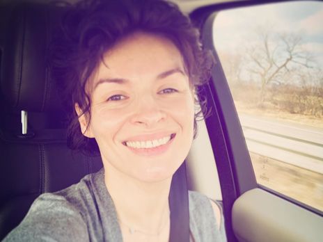 Мейхер крупным планом показала бедро с татуировкой