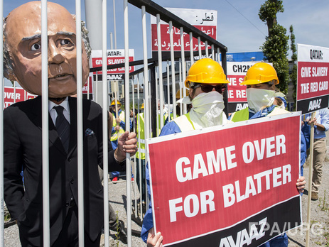 Дайджест 28 мая: Интервью Порошенко, Путин засекретил сведения о погибших в мирное время военных, скандал в ФИФА продолжается