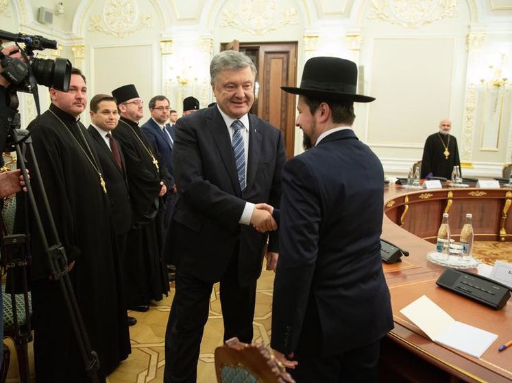 Порошенко попросил представителей Всеукраинского совета церквей "призвать провести выборы без насилия, в мире и покое"
