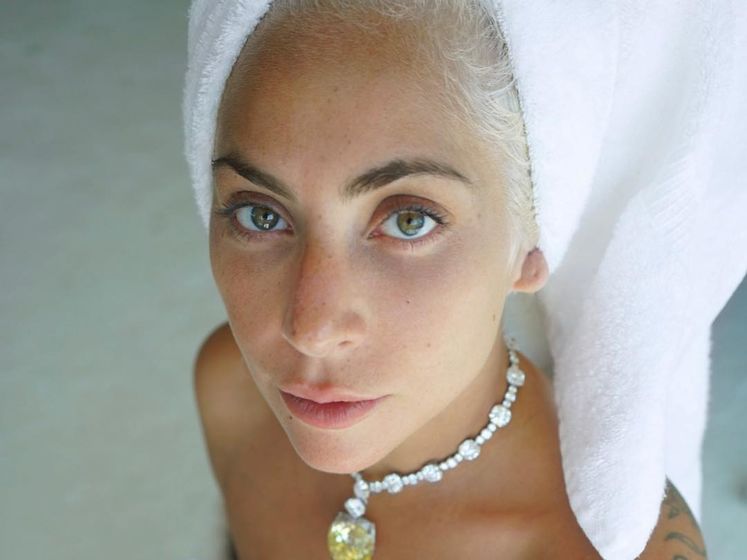 Леди Гага закрутила роман с актером Реннером
