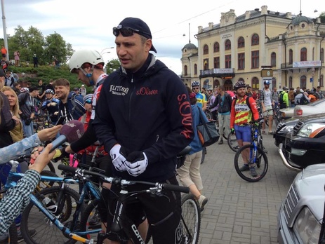 Кличко принимает участие во Всеукраинском велопараде. Фоторепортаж