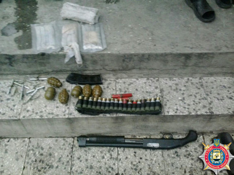 Сотрудники СБУ изъяли у жителя Львовской области взрывчатку, патроны и снаряд