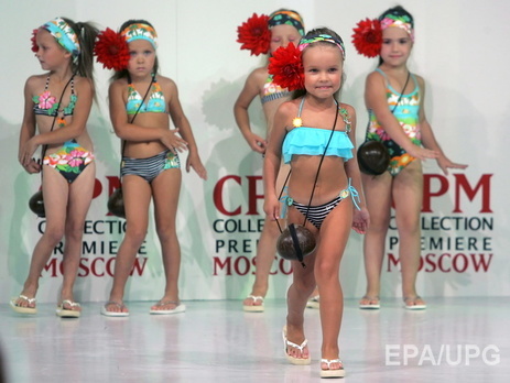 Опрос: 79% россиян согласны, чтобы дети работали за зарплату, а 52% хотят читать их личные письма и проверять карманы