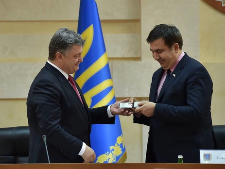 Порошенко представил Саакашвили одесситам: Человек, который делает невозможное возможным