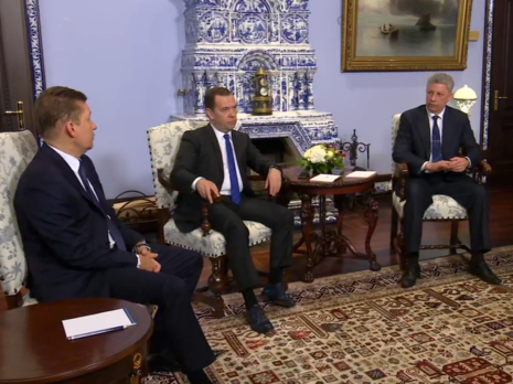 Бойко (справа) 22 марта встретился с Миллером и Медведевым в Москве