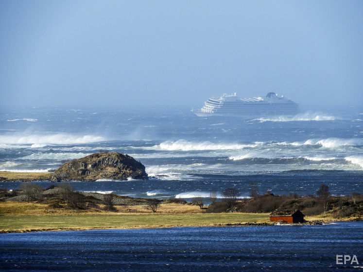 В Норвегии с борта сломавшегося круизного лайнера эвакуируют 1300 человек
