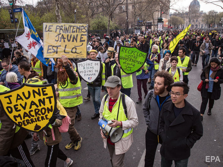 Во Франции идет 19-я неделя протестов "желтых жилетов", задержано не менее 90 человек