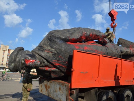 Демонтаж памятника Ленину в Славянске. Фоторепортаж