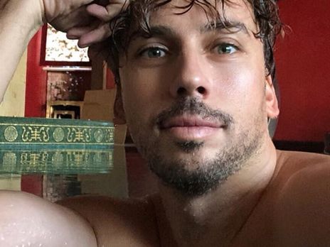 Галкин примерил образы Зорро, Джека Воробья, Цезаря и Ивана Грозного