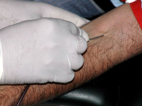 Жители Днепропетровска массово сдают кровь для раненых под Марьинкой. Видео