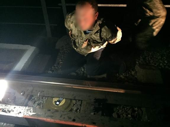 СБУ задержала диверсанта, который пытался взорвать железнодорожный мост в Харьковской области