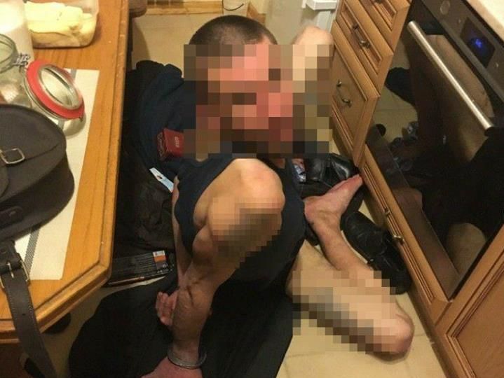 Во Львове злоумышленник проник в дом и успел принять душ, пока хозяева спали &ndash; полиция