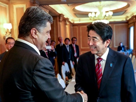 Премьер-министр Японии Синдзо Абэ впервые посетил Украину