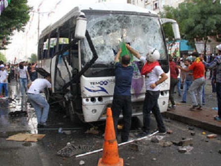 В Турции во время митинга оппозиции произошло два взрыва. Два человека погибли 