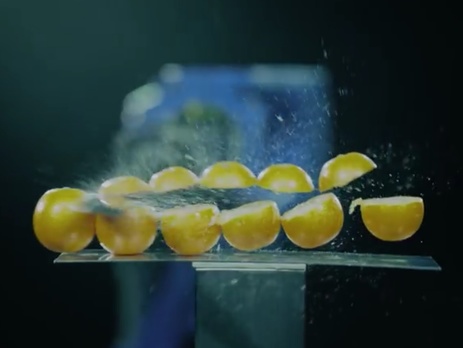 В Японии устроили соревнования промышленного робота с мастером меча. Видео