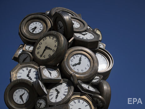 Скасування переведення годинників відклали до 2021 року