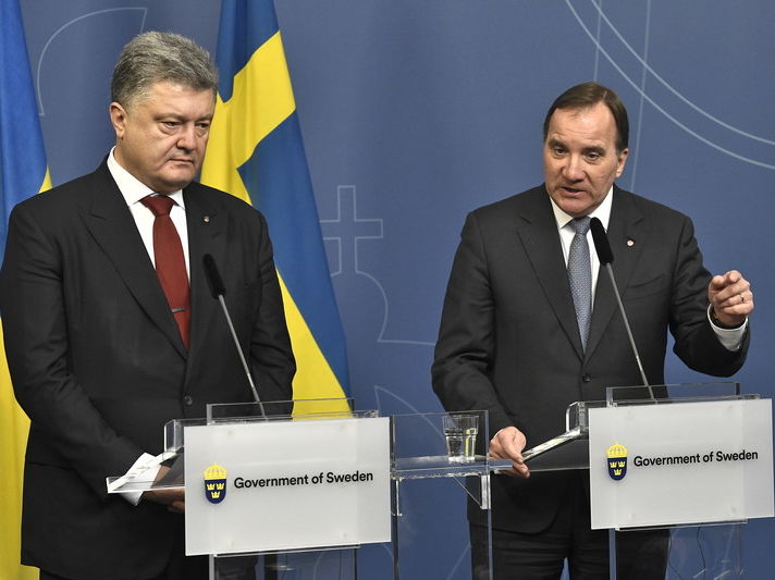 Порошенко обсудил с премьер-министром Швеции размещение миротворческой миссии ООН на Донбассе