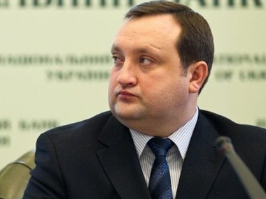 Янукович изменил регламент Кабмина и назначил Арбузова