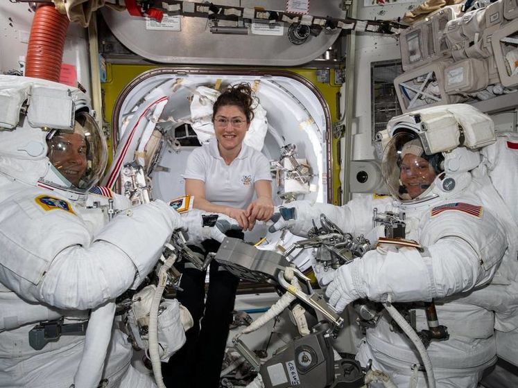NASA отменило первый в истории выход в открытый космос исключительно женщин из-за отсутствия подходящего скафандра